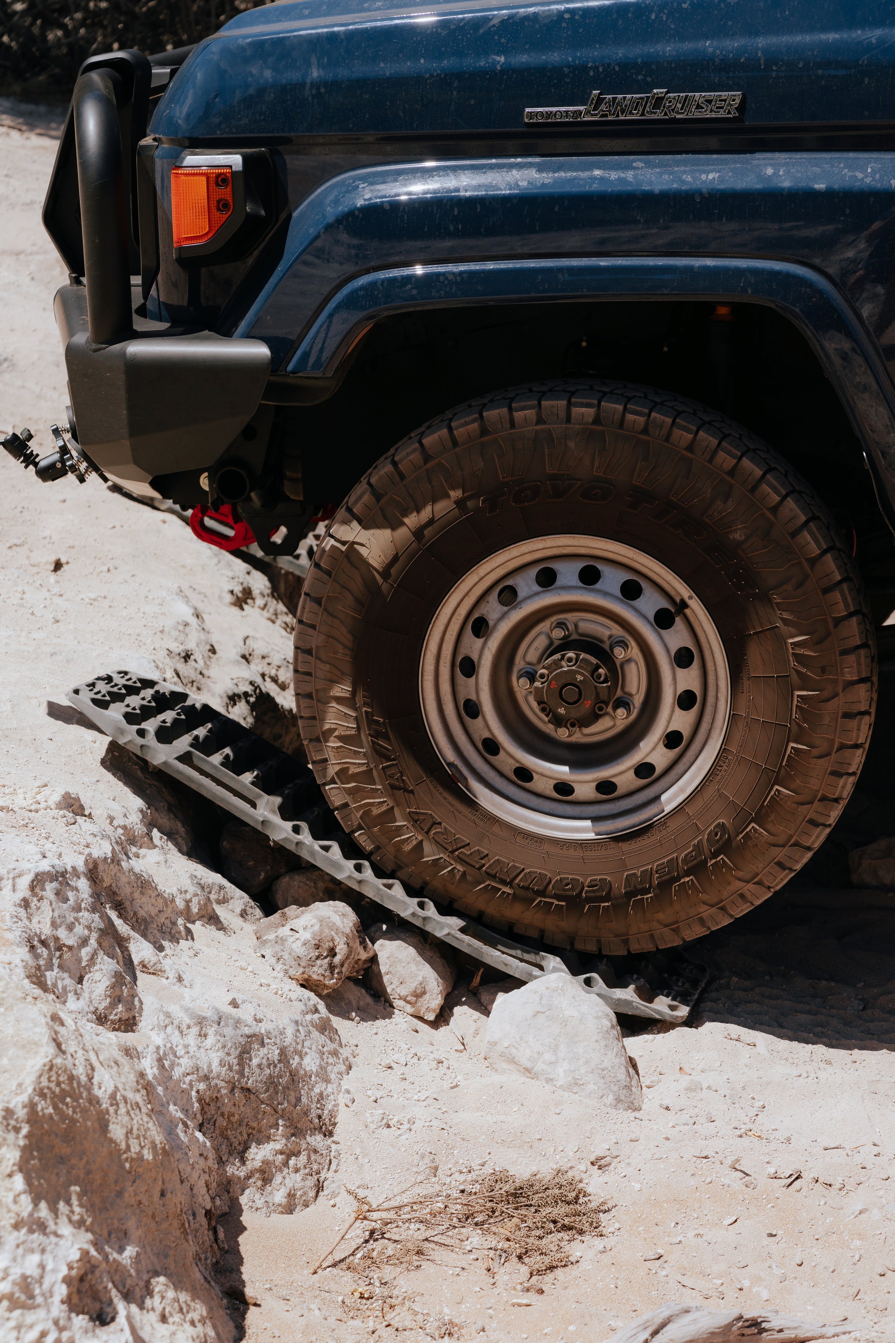 4WD Flex Recovery Traks Heavy Duty 10,000KG UV-Stabilised, Mounting Kit and Straps 33x103cm