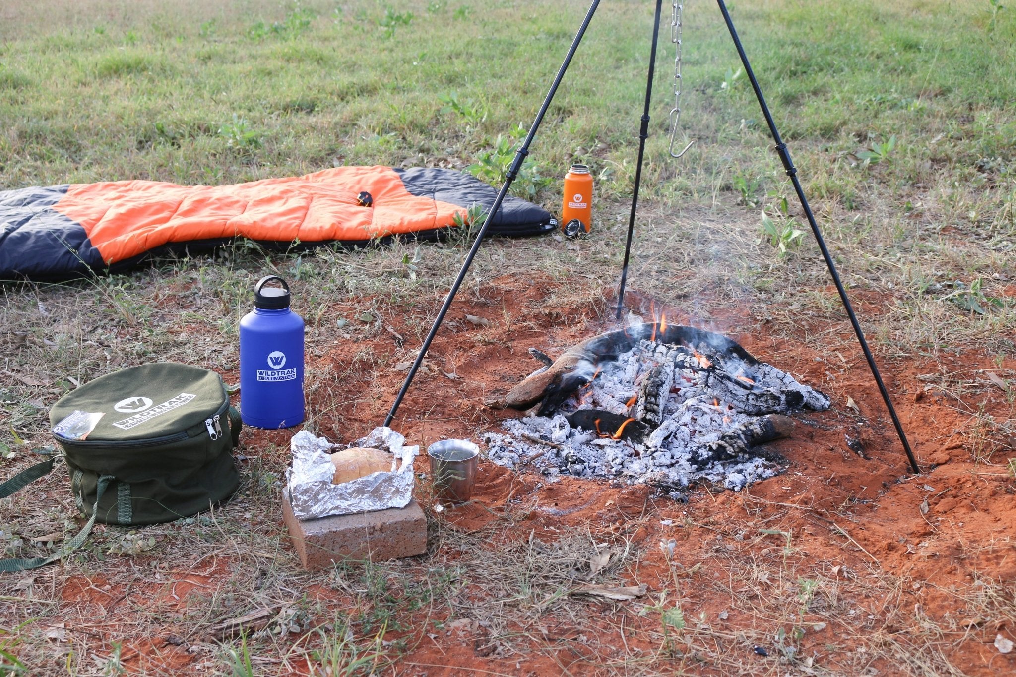 Heavy Duty 9mm Steel Camp Oven Tripod with Adjustable Chain 90cm