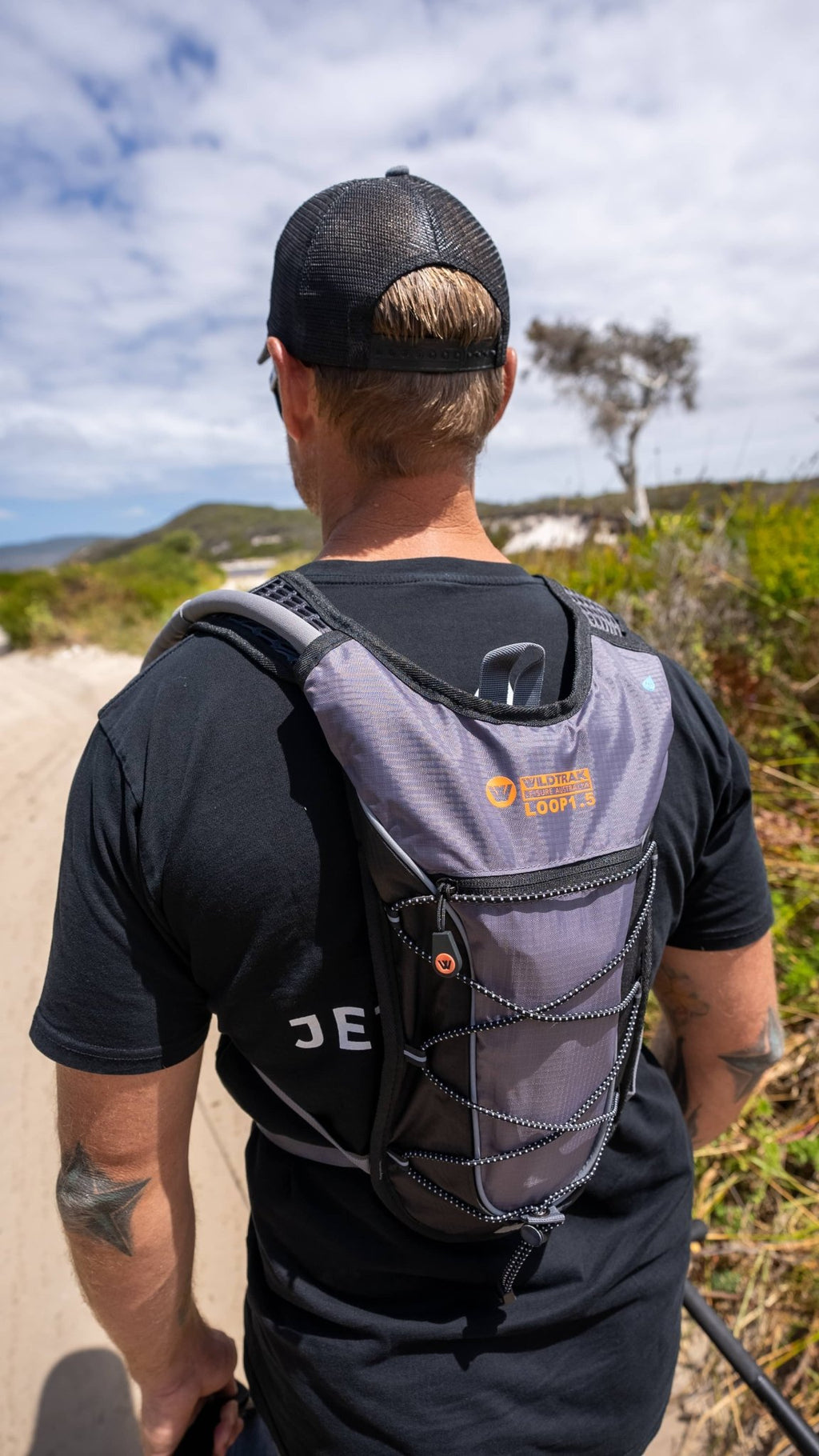 1.5L Loop Hydration Trekker Backpack with Adjustable Chest and Shoulder Straps, Zipped Storage Pockets
